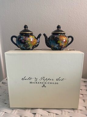 MacKenzie-Childs Flower Market Teapot Salt & Pepper Set - Black 🫖